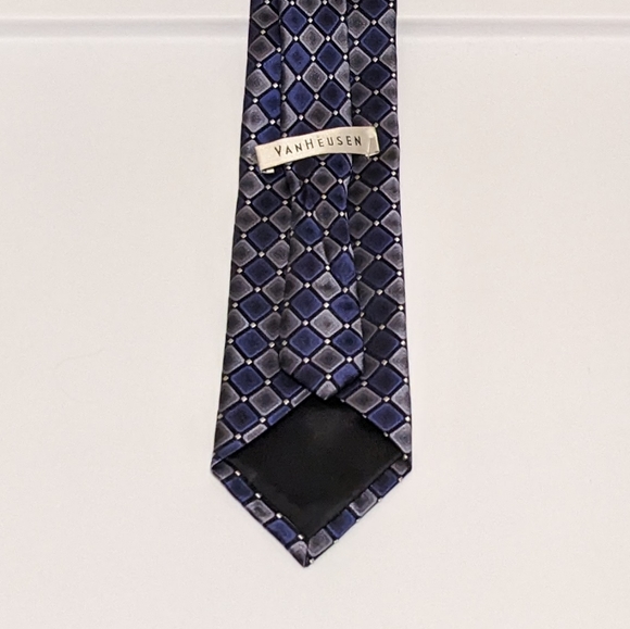 Van Heusen Tie - Picture 2 of 5